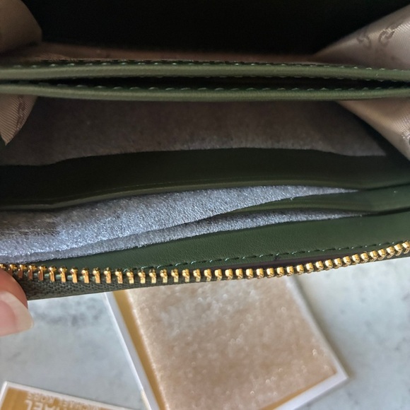 Michael Kors Jet Set Small Zip Around Card Case Amazon Green - Picture 5 of 12